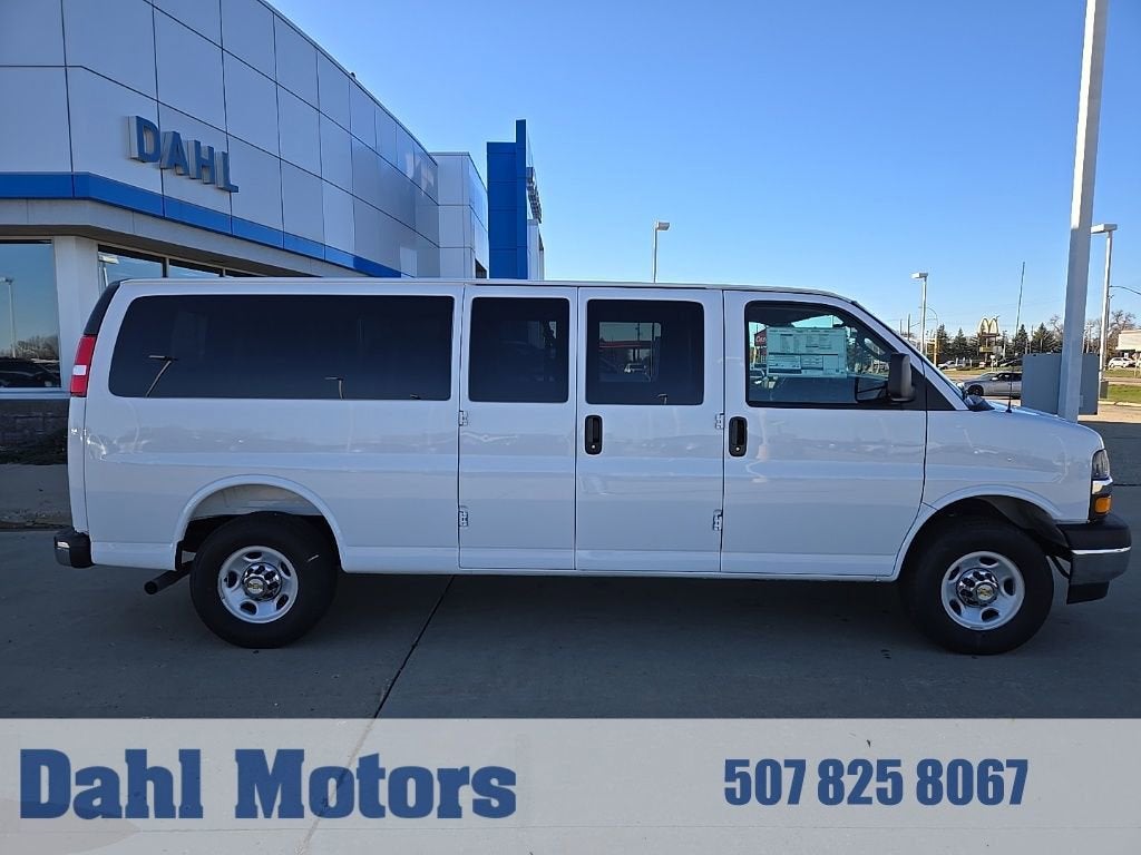 2025 Chevrolet Express Passenger 1LT
