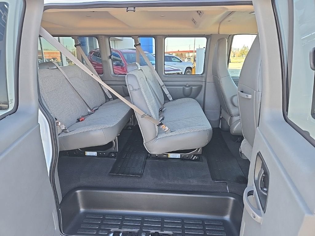 2025 Chevrolet Express Passenger 1LT