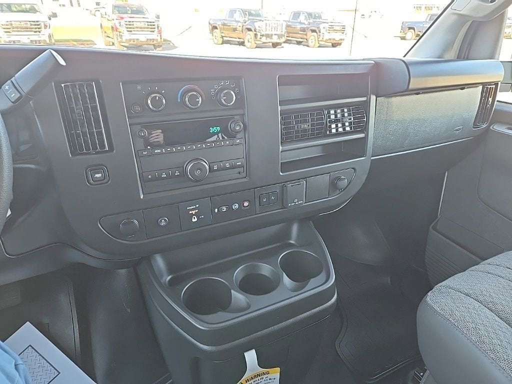 2025 Chevrolet Express Passenger 1LT