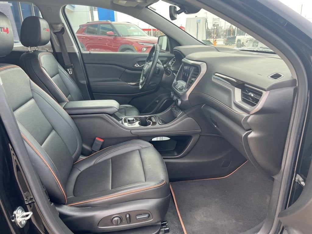 2023 GMC Acadia AT4