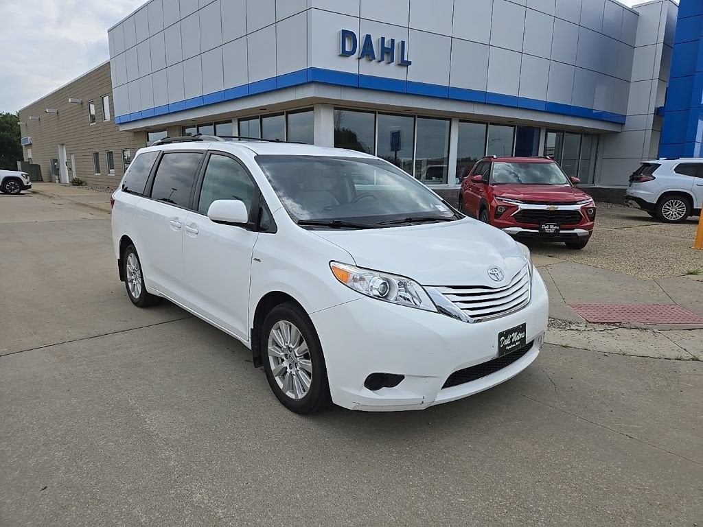 Used 2017 Toyota Sienna LE with VIN 5TDJZ3DC1HS155505 for sale in Pipestone, Minnesota